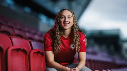 image: Katie Robinson signs for Bristol City