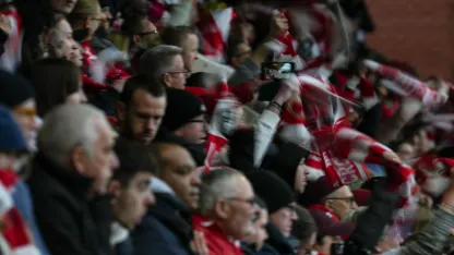 image: Arsenak fans in motion