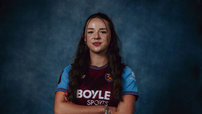 image: West Ham United sign Niamh Peacock