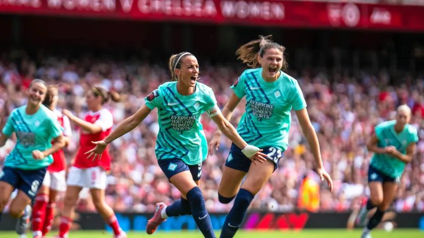 image: Kosovare Asllani pens new contract