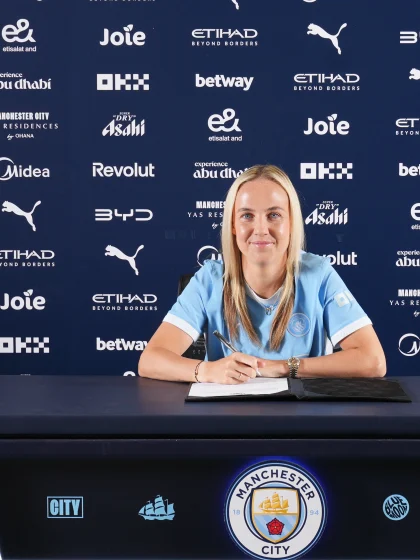 image: Beth Mead joins Manchester City