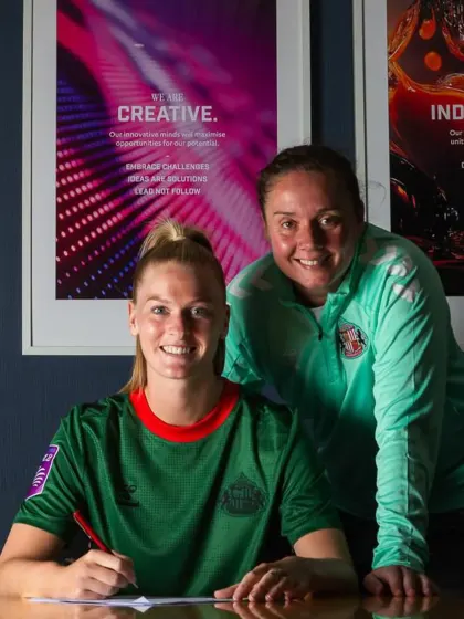 image: Fran Stenson signs for Sunderland
