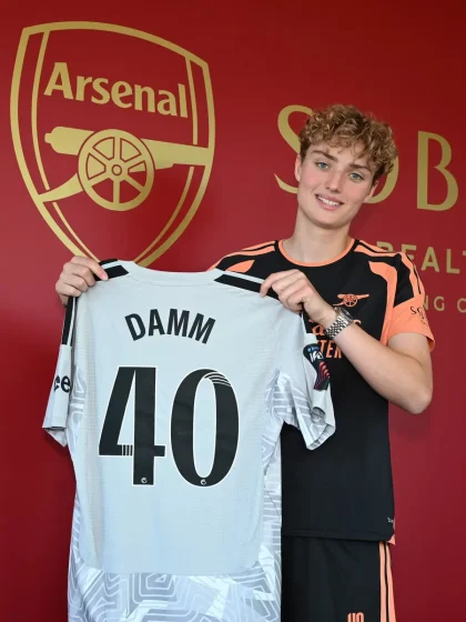 image: Isabella Damm signs for Arsenal