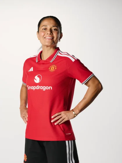 image: United Women sign Rebeca Bernal