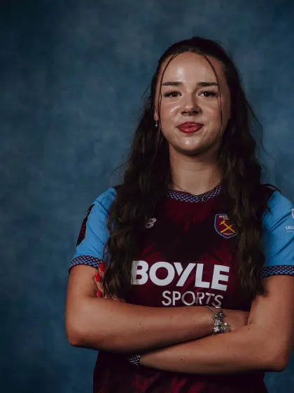 image: West Ham United sign Niamh Peacock