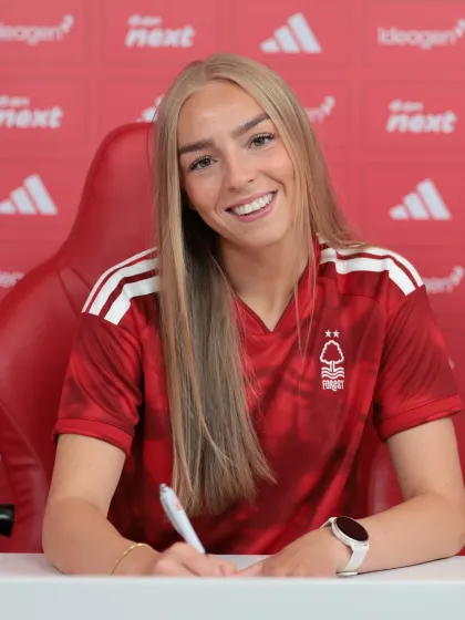 image: Thomas joins Forest Women on loan