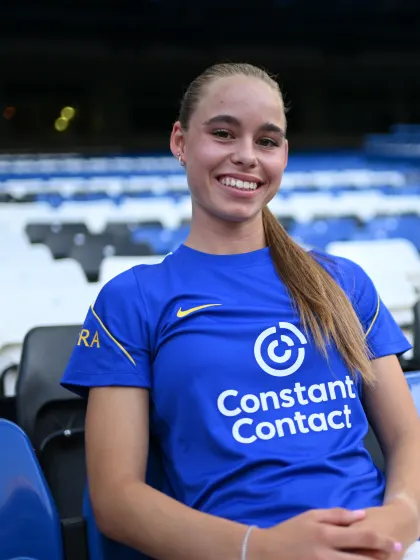 image: Nelly Las signs for Chelsea 