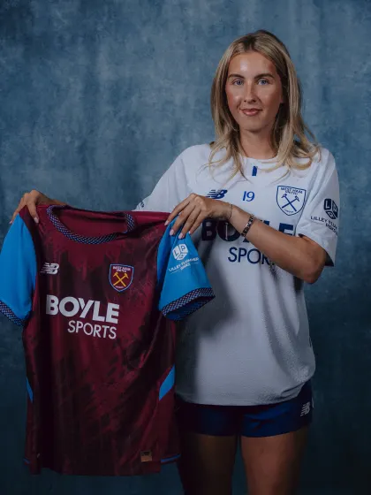 image: West Ham United sign Sienna Wareing