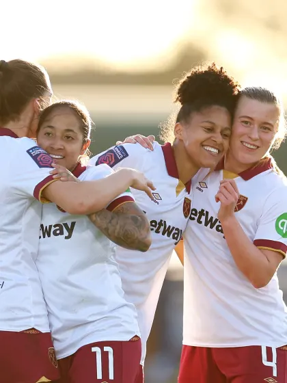 image: West Ham hold Chelsea as Villa claim crucial win