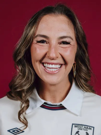 image: West Ham United sign England international Katie Zelem