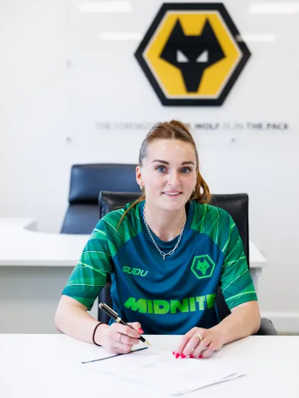 image: Melissa Lawley signs for Wolves